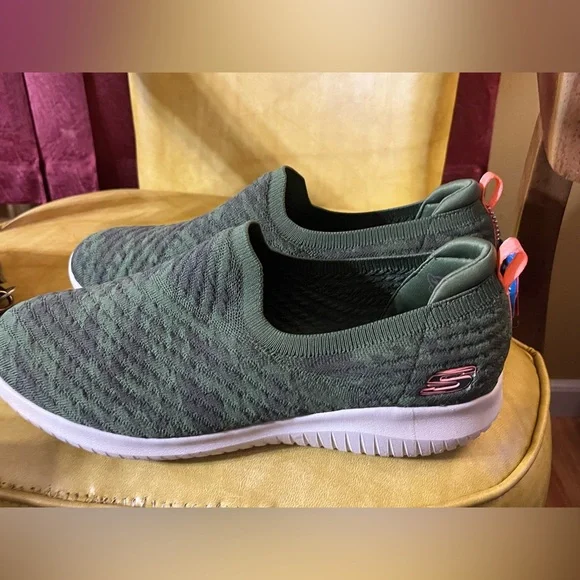 NWT Sz 12- sketchers wide fit memory foam. Army green with pattern - Picture 1 of 6